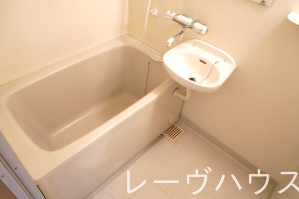 洗面(バス／シャワールーム等)