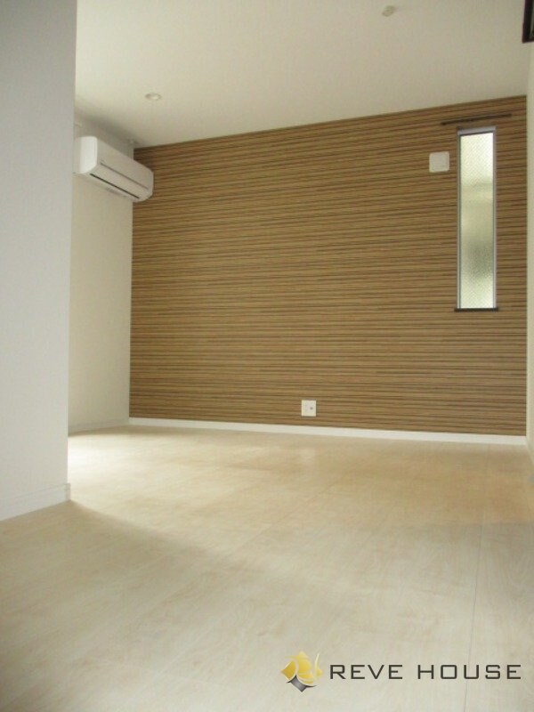 物件内観写真2　(リビング/居室)