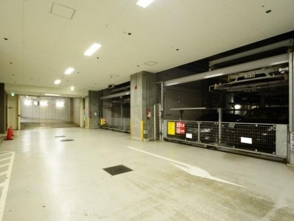駐車場(外観地下駐車場)