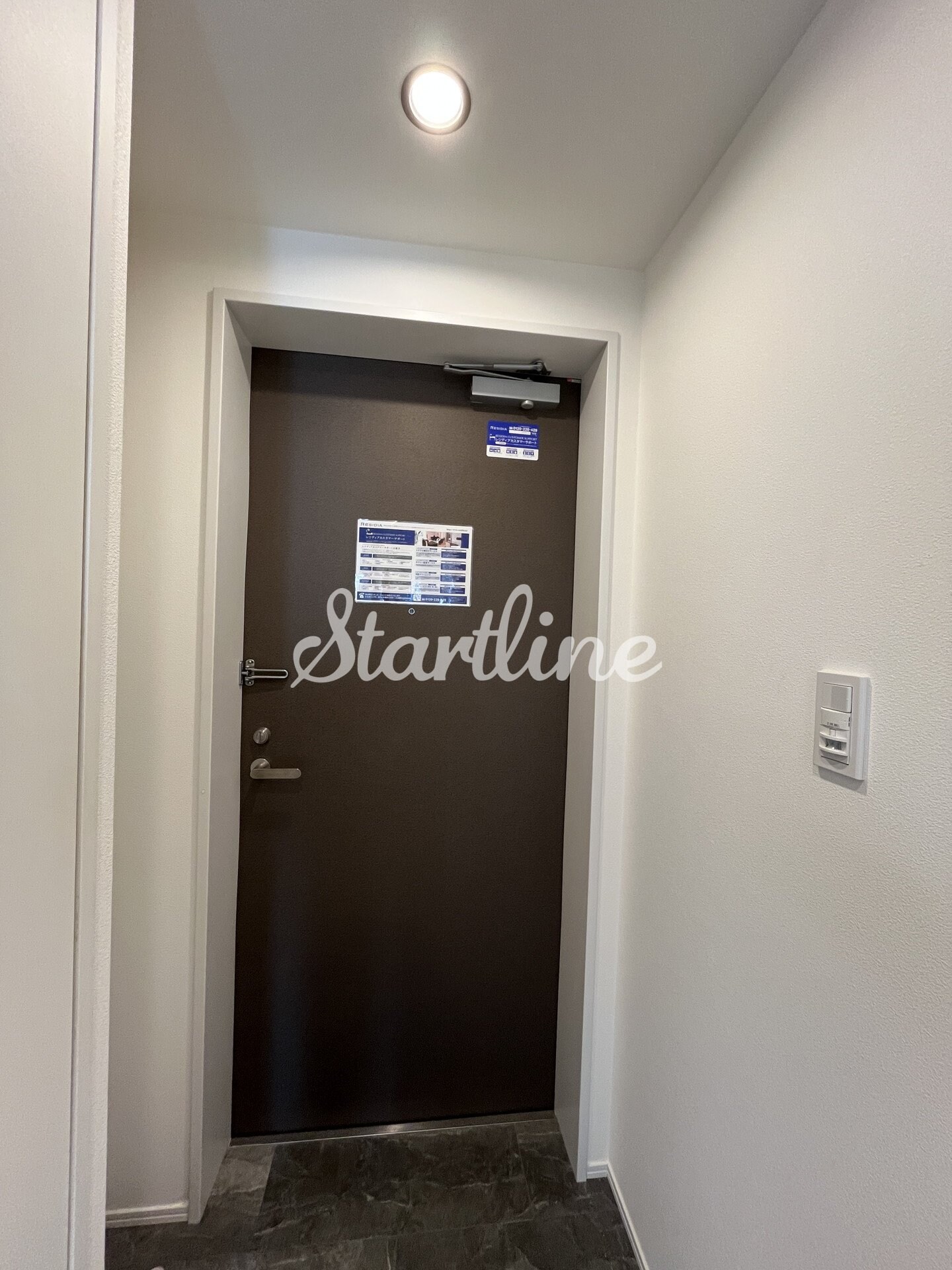 物件内観写真24　(玄関)