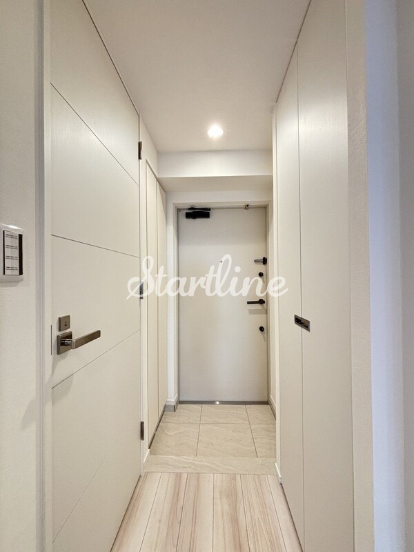 玄関(玄関　※住戸によりフローリング・クロス・建具などのカラーが…)