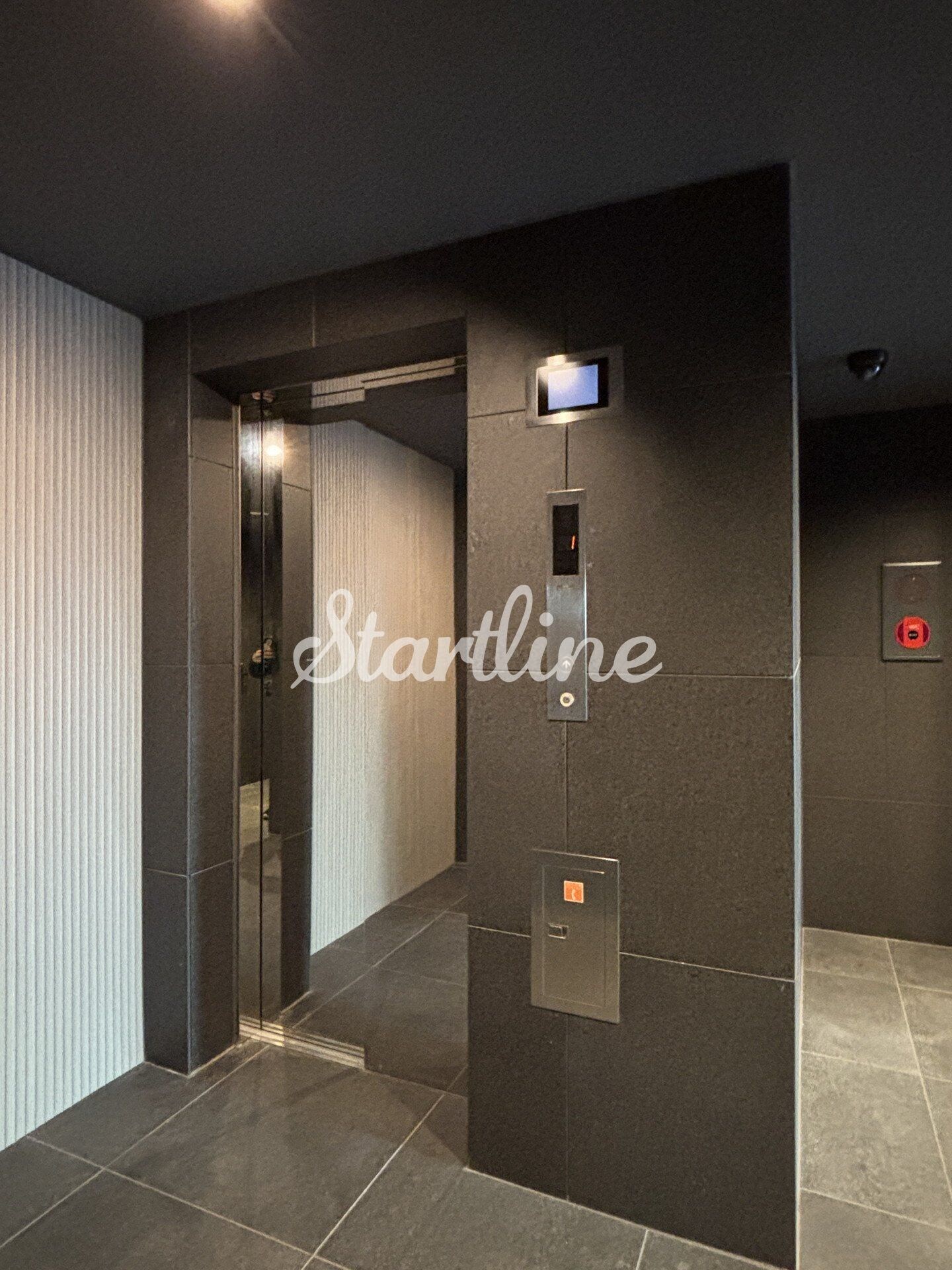 物件内観写真12　(エレベーター)