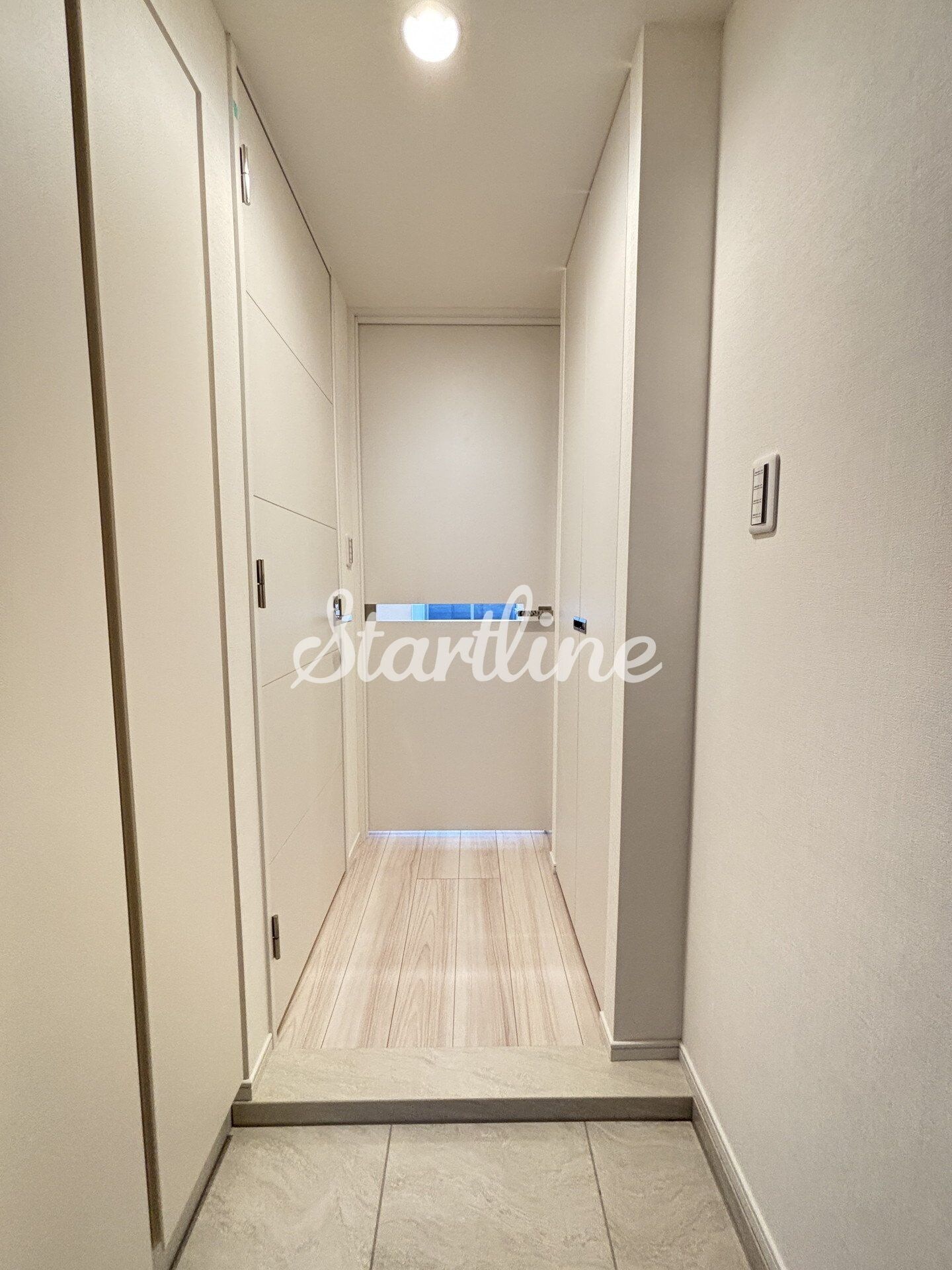 物件内観写真24　(玄関　※住戸によりフローリング・クロス・建具などのカラーが…)