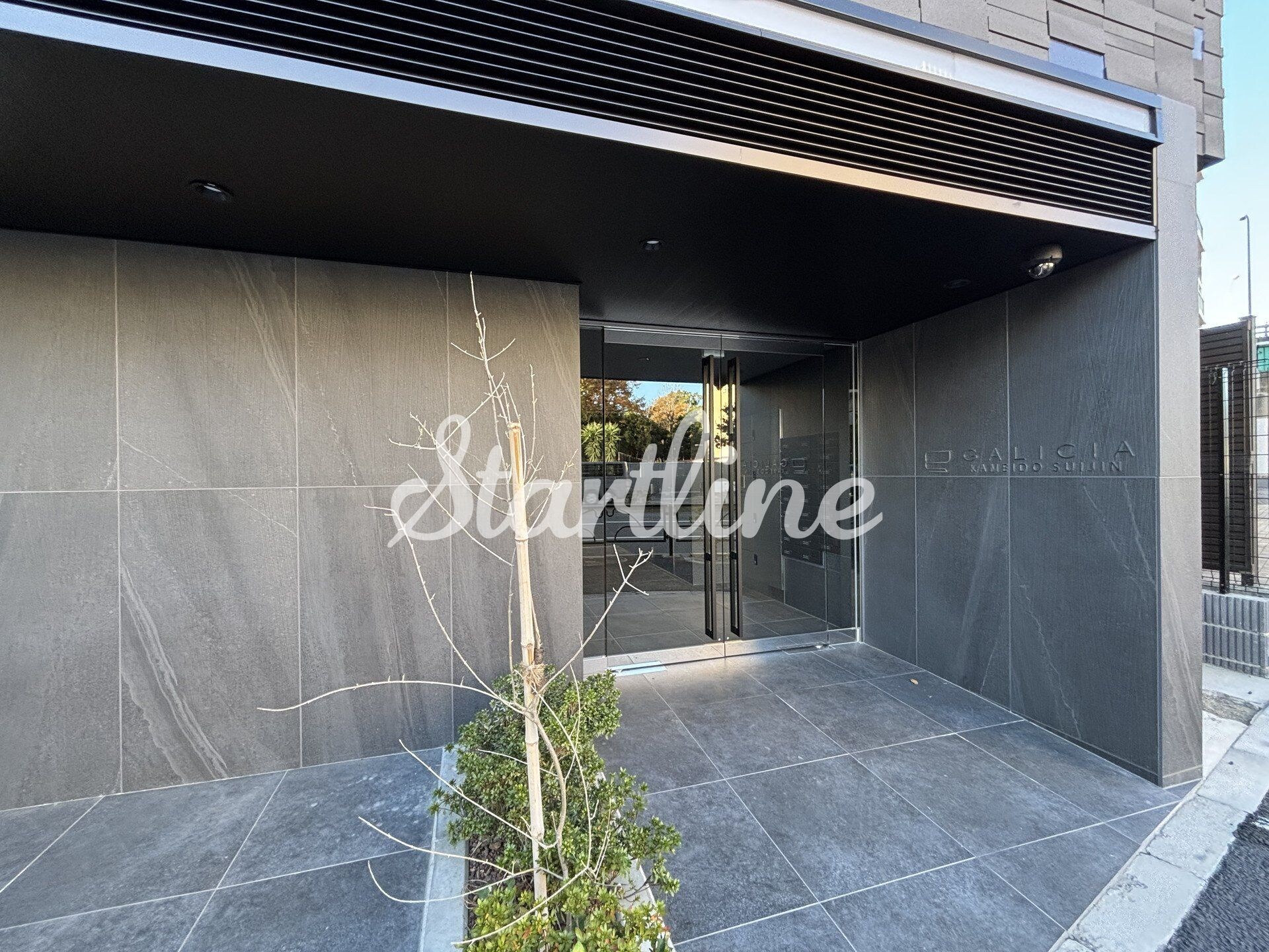 物件内観写真6　(エントランス)