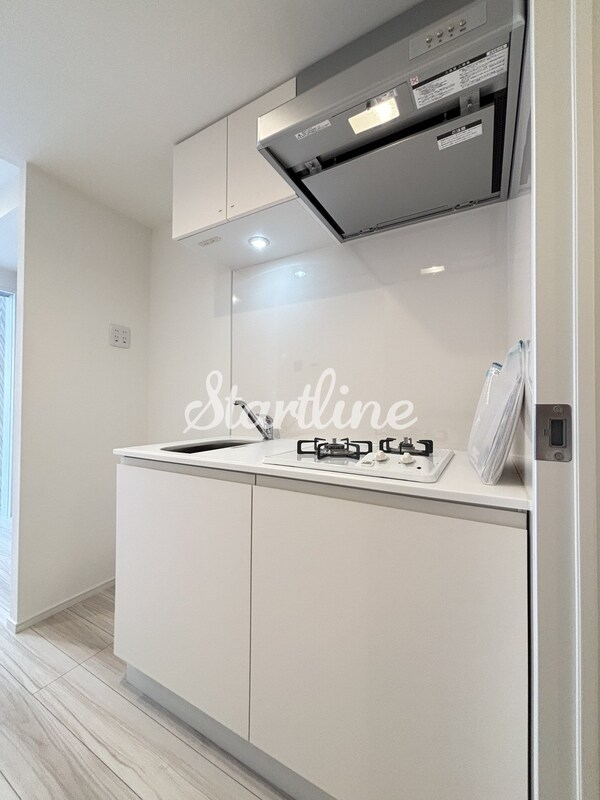 キッチン(※住戸によりフローリング・クロス・建具などのカラーが異なり…)