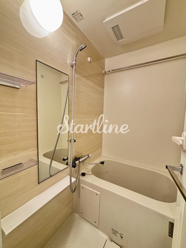 バス／シャワールーム等(※住戸によりフローリング・クロス・建具などのカラーが異なり…)