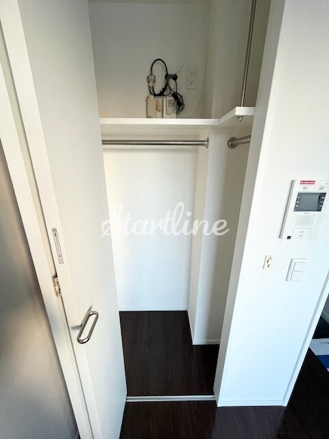 物件内観写真16　(玄関)