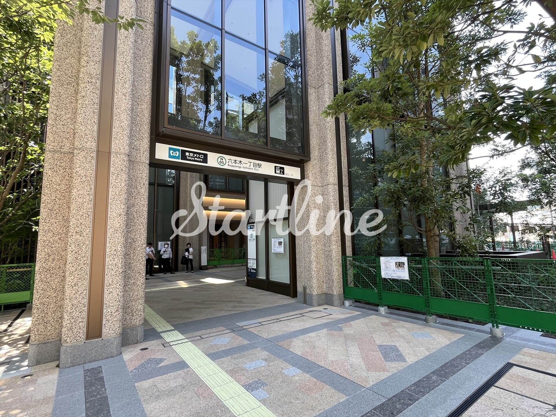 物件内観写真3　(エントランス)