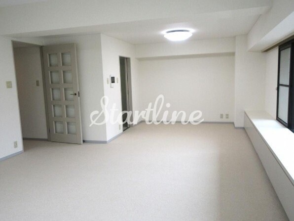 物件内観写真2　(駐車場)