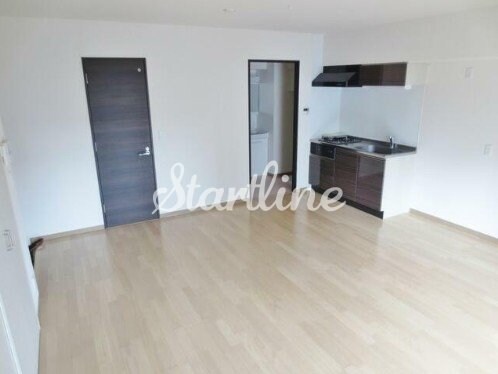 物件内観写真2　(リビング/居室)