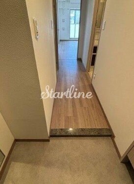 物件内観写真13　(玄関)