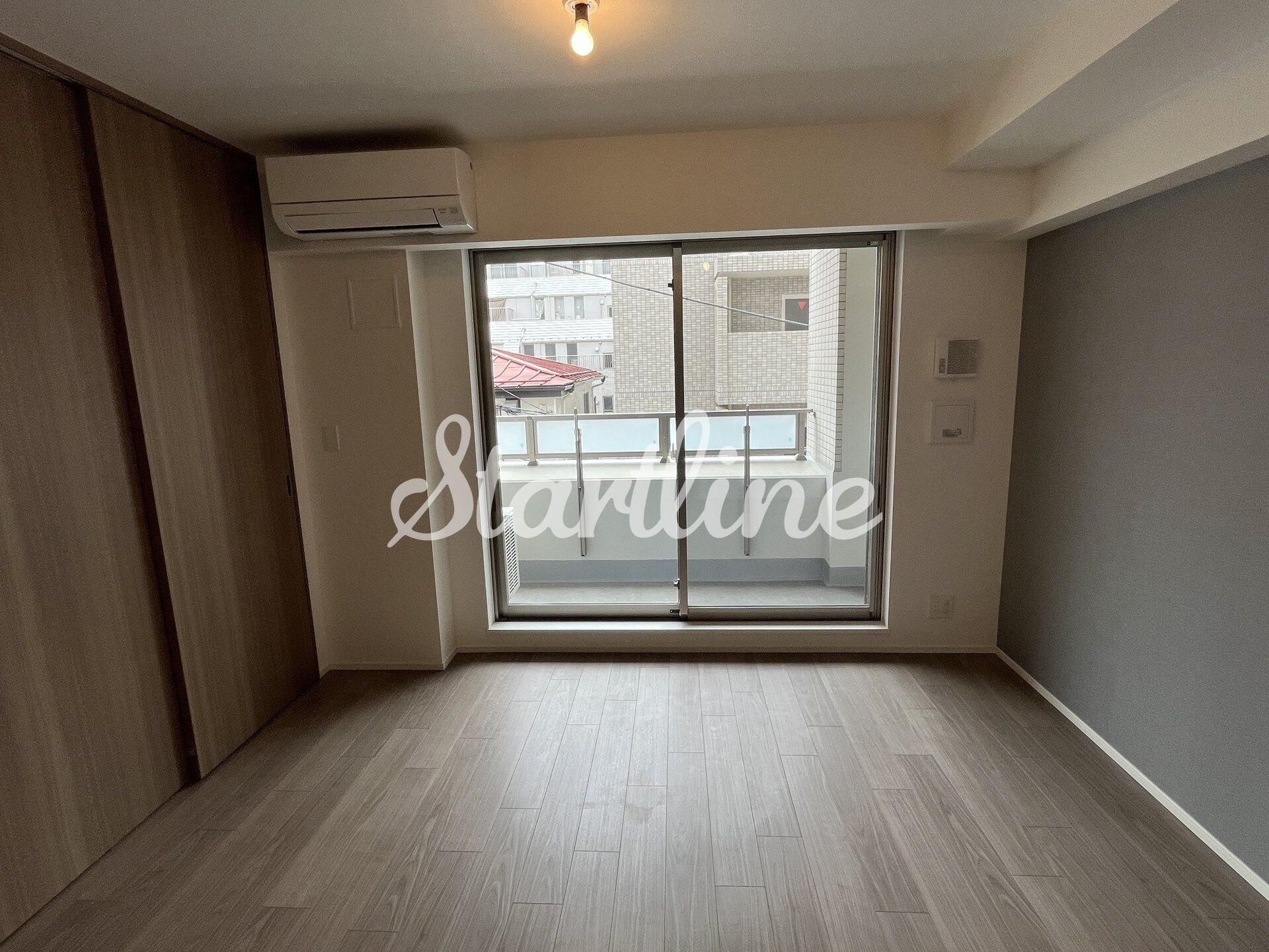 物件内観写真2　(リビング/居室)