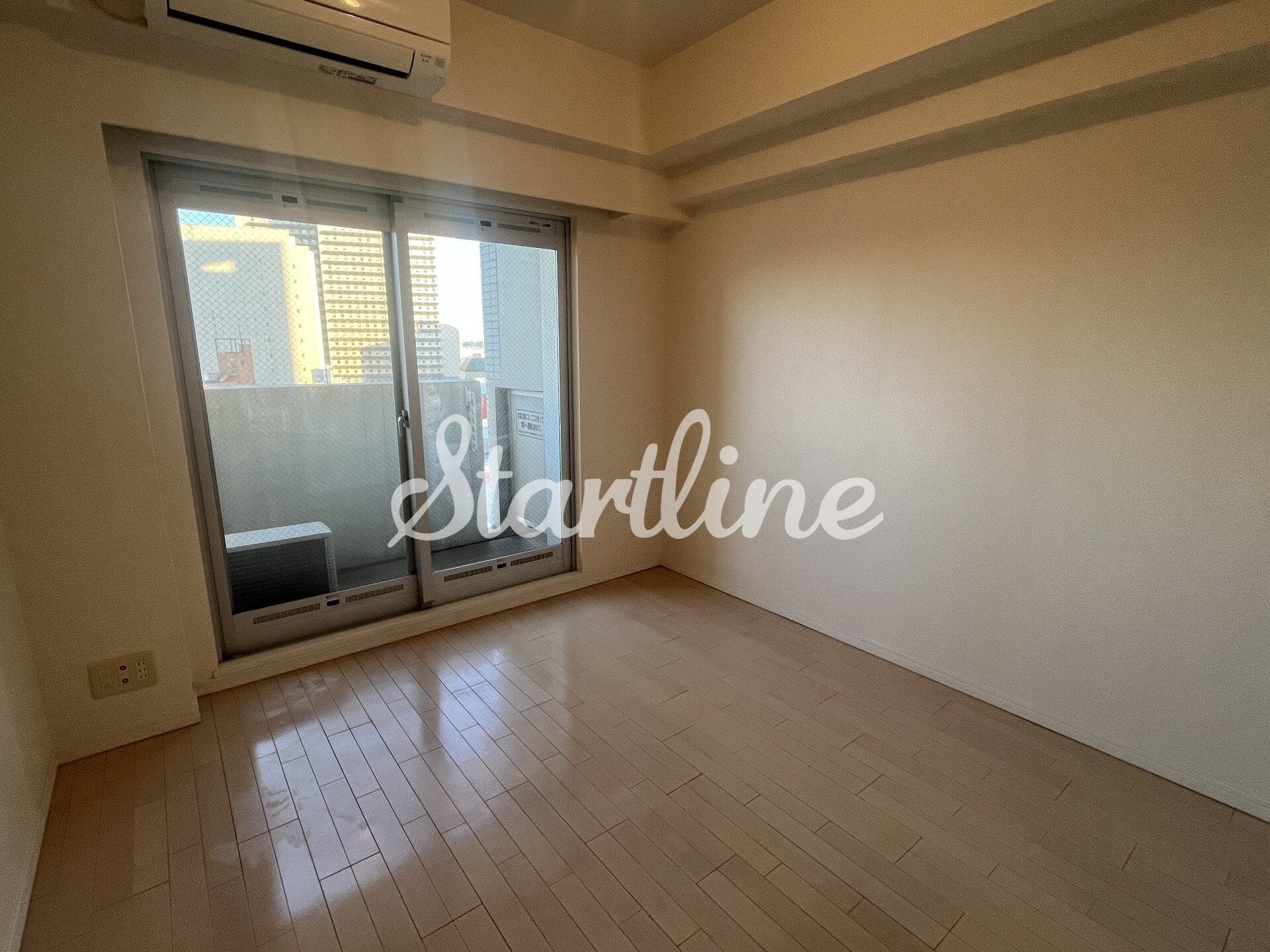 物件内観写真6　(リビング/居室)