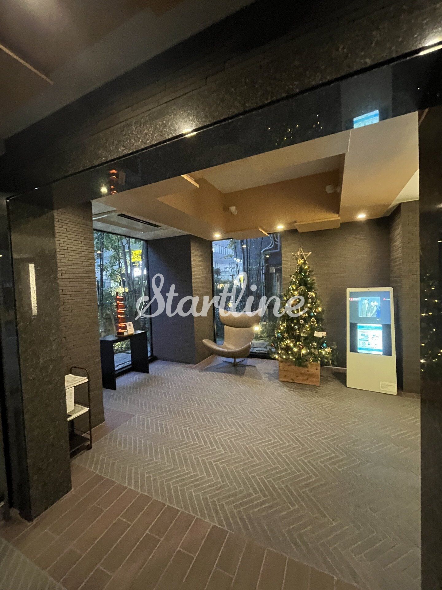 物件内観写真16　(エントランス)