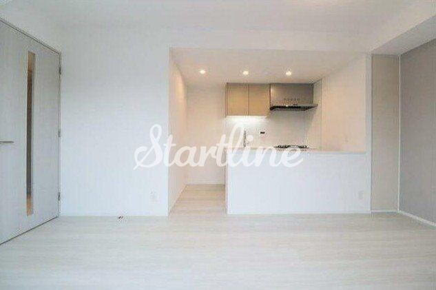 物件内観写真2　(リビング/居室)