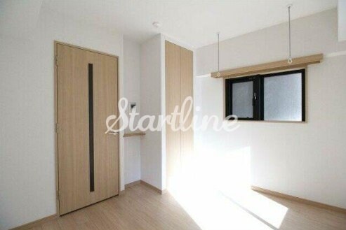 物件内観写真13　(リビング/居室)