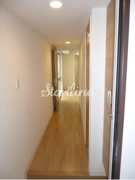 物件内観写真8　(玄関)