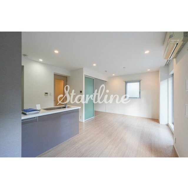 物件内観写真2　(リビング/居室)