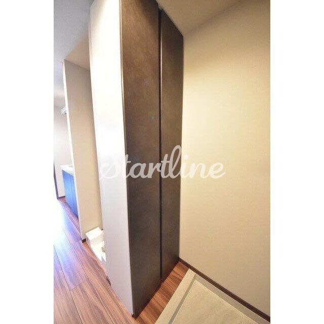 物件内観写真11　(玄関)