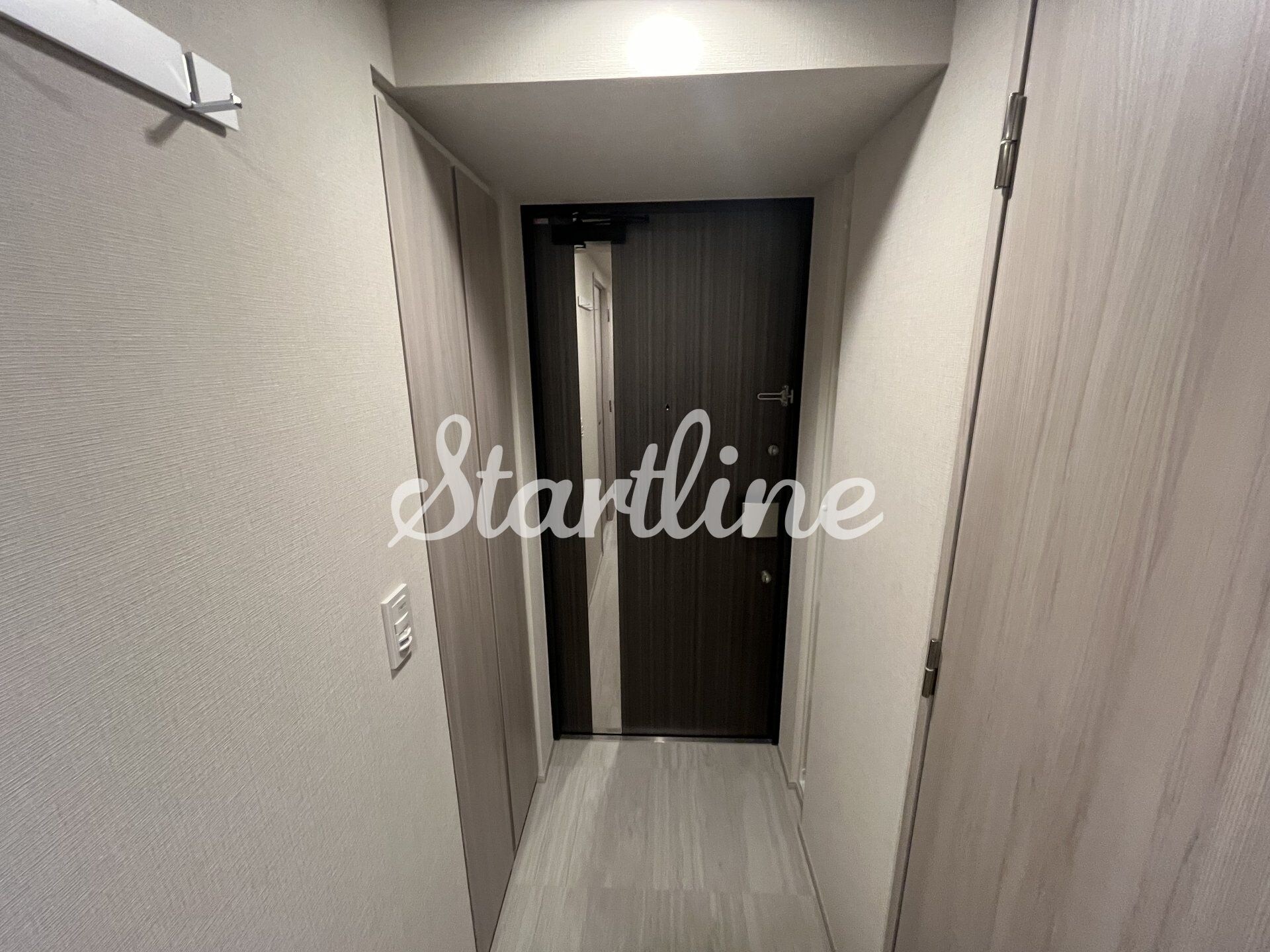 物件内観写真33　(玄関)