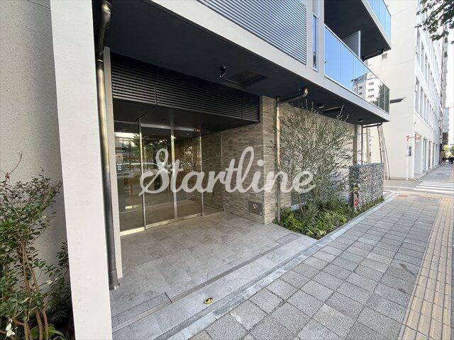 物件内観写真4　(エントランス)