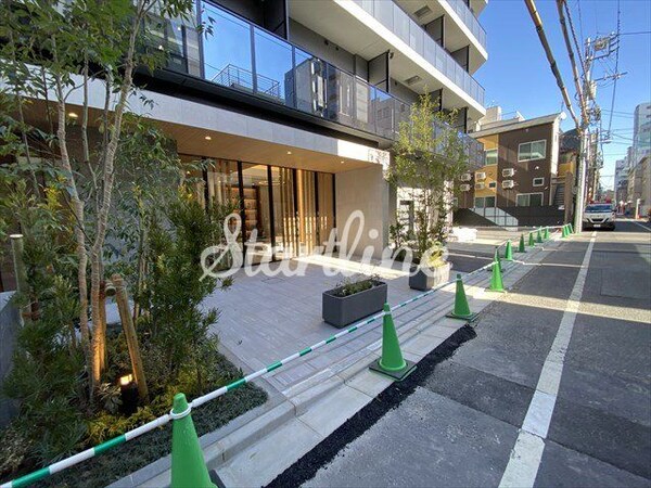 エントランス(駐車場)