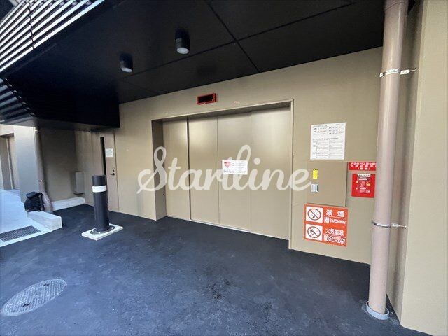 物件内観写真11　(エントランス)