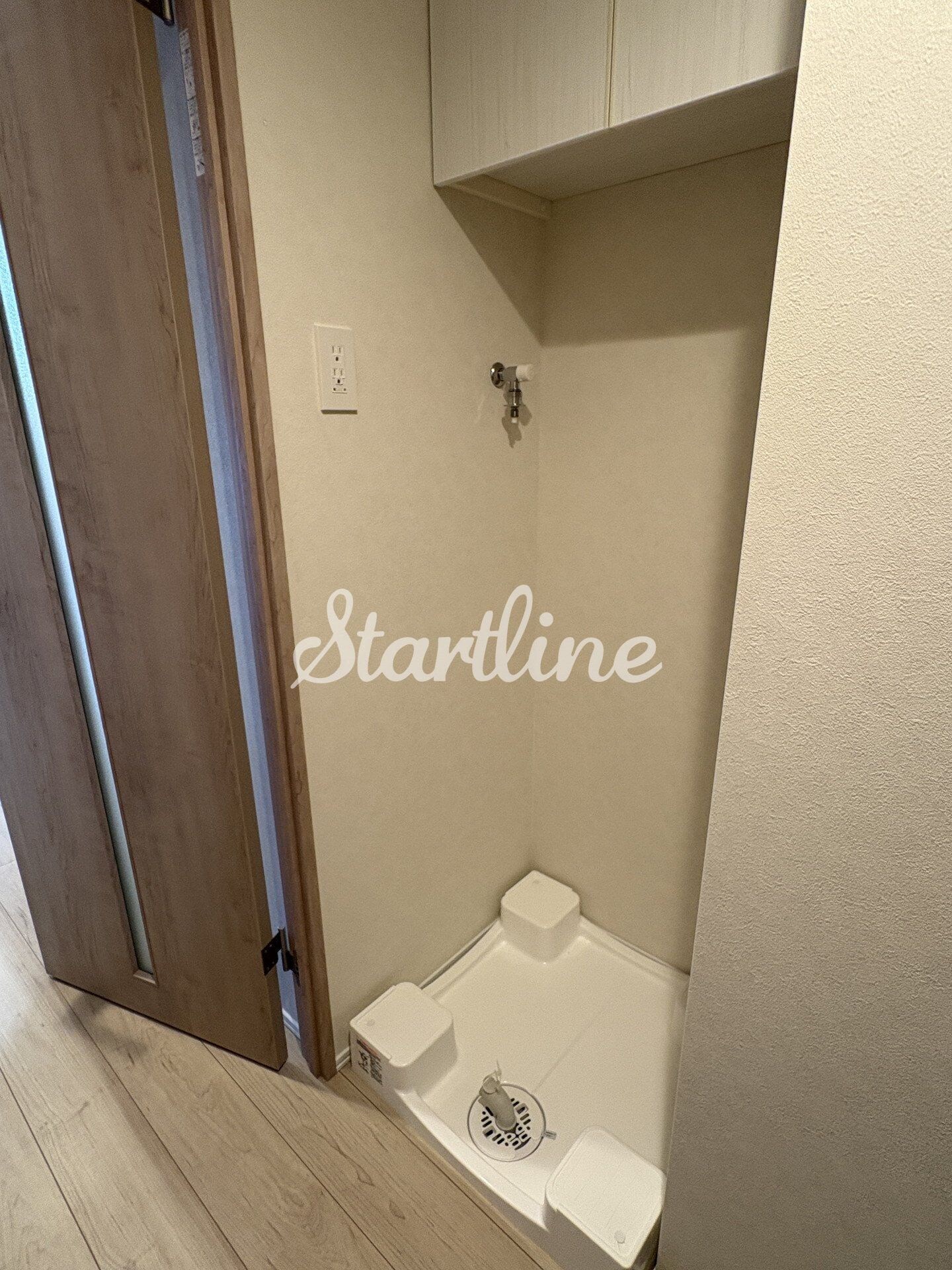 物件内観写真16　(玄関)