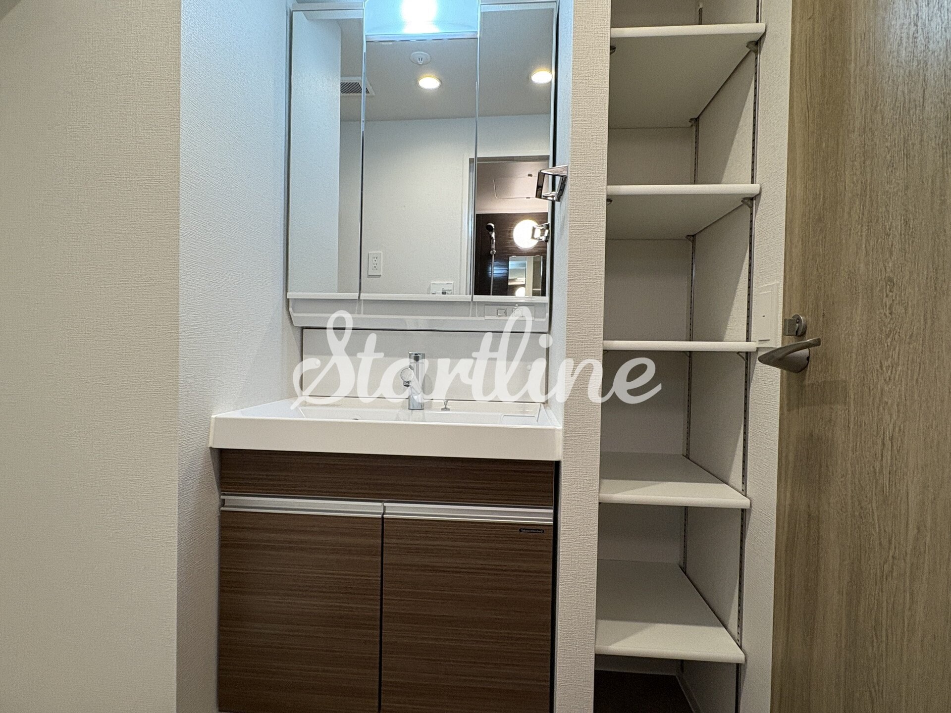 物件内観写真7　(洗面)