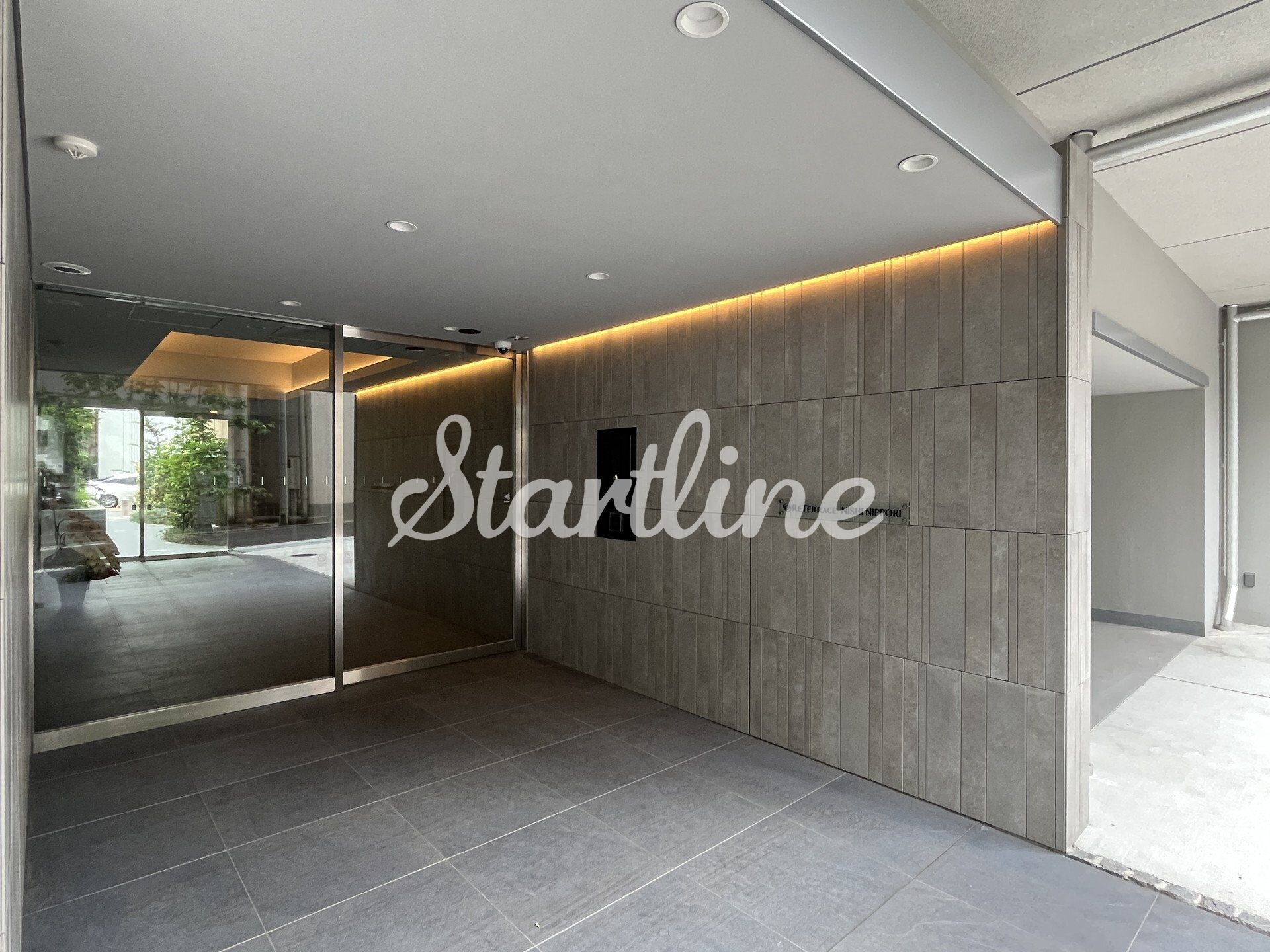 物件内観写真25　(エントランス)