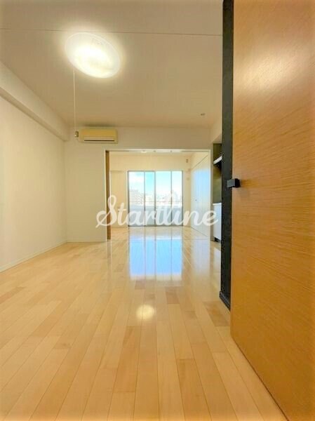 物件内観写真2　(リビング/居室)