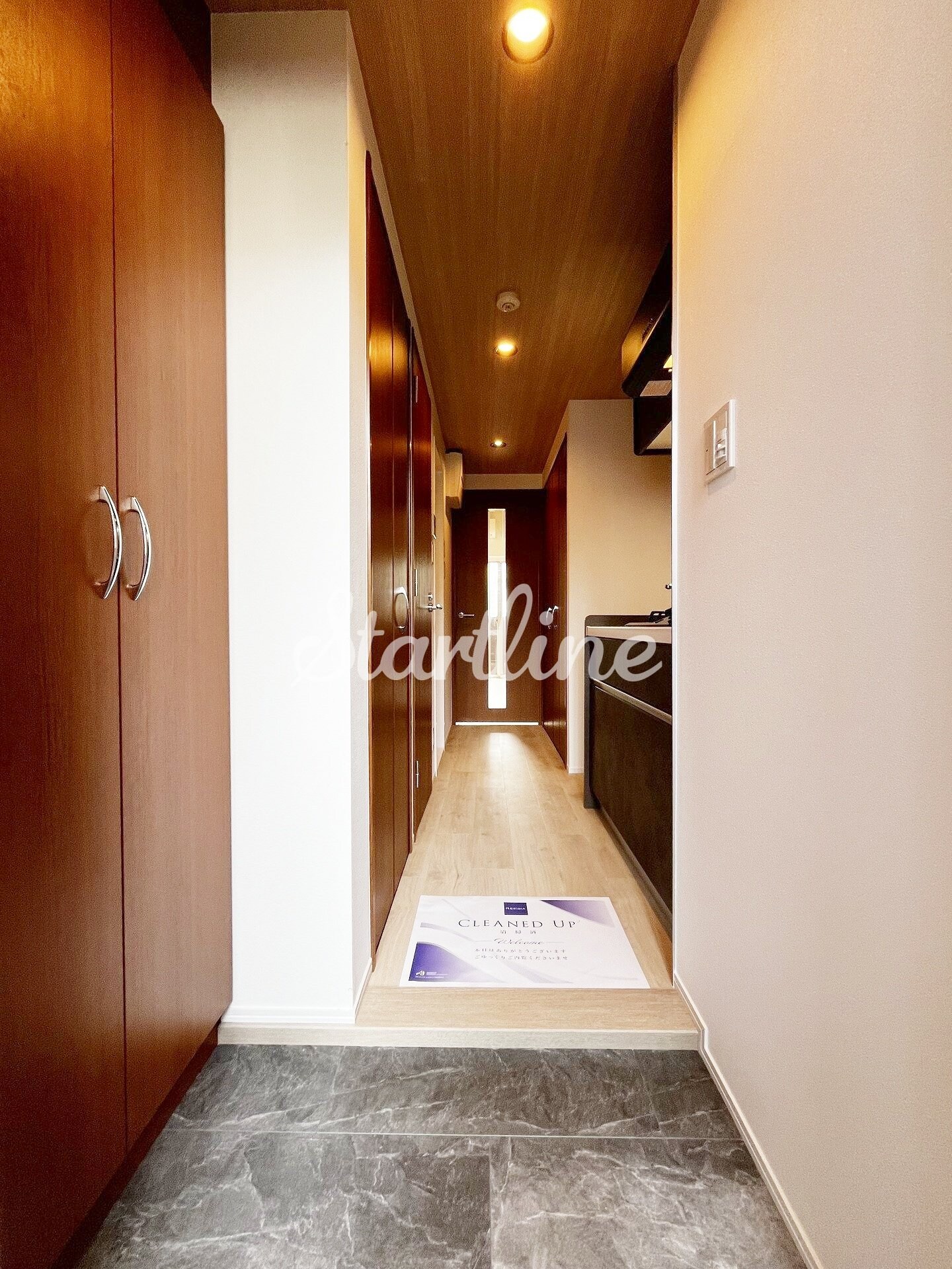 物件内観写真25　(玄関)