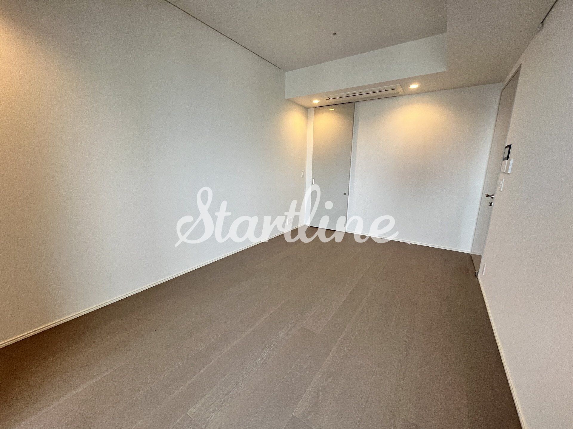 物件内観写真10　(玄関)