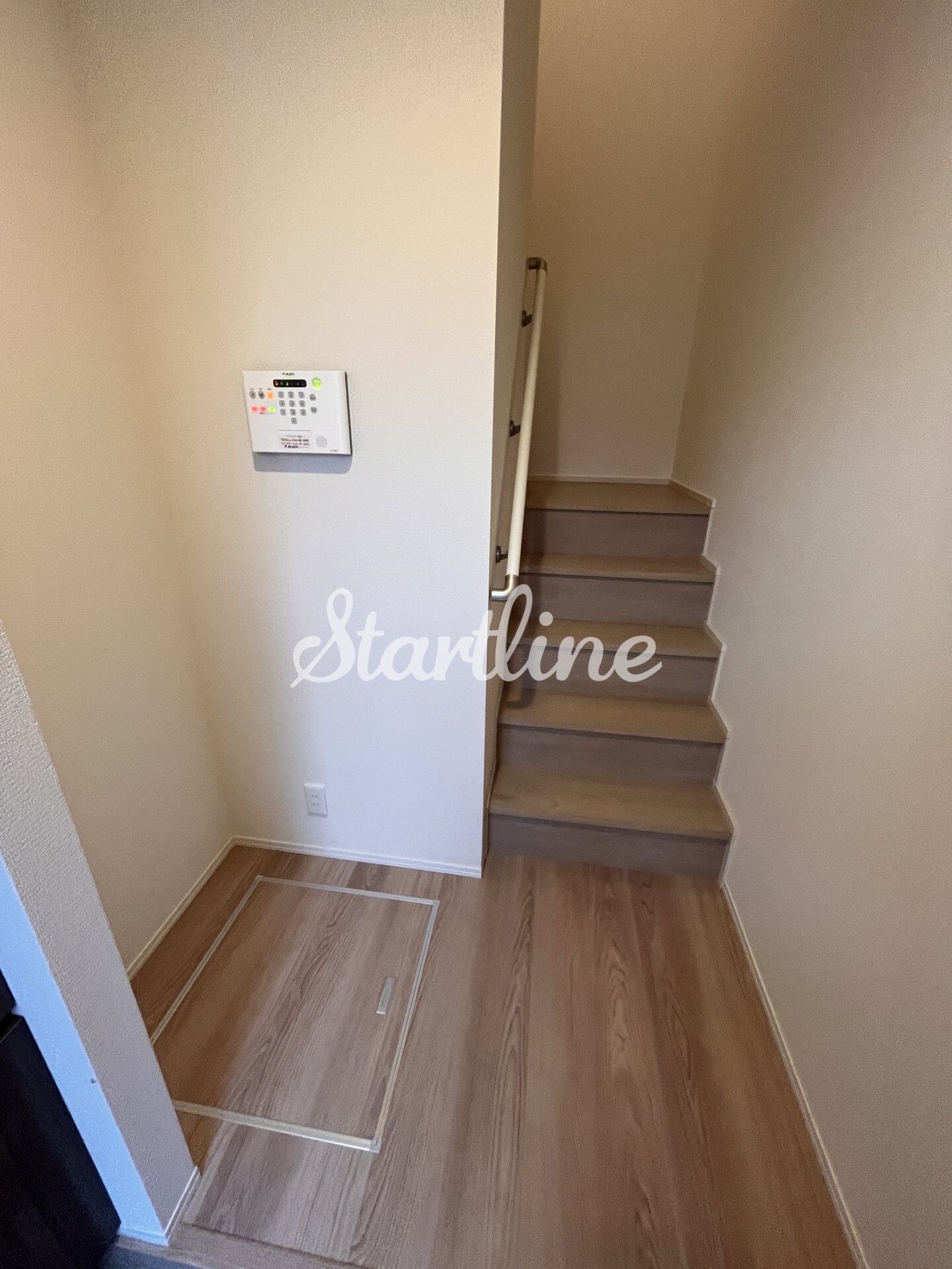 物件内観写真14　(玄関)