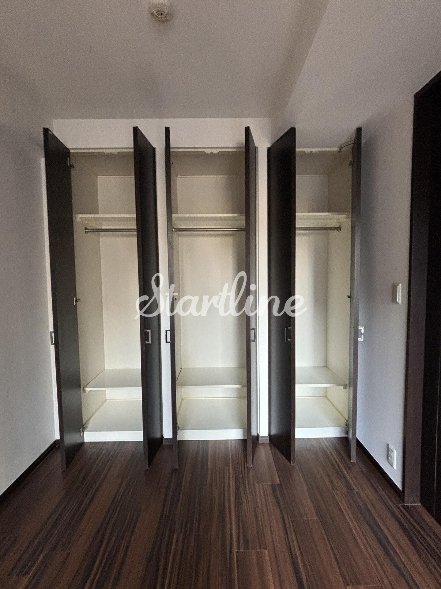 物件内観写真11　(収納)