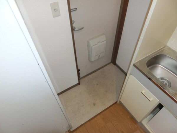 玄関(※別部屋のお写真です)