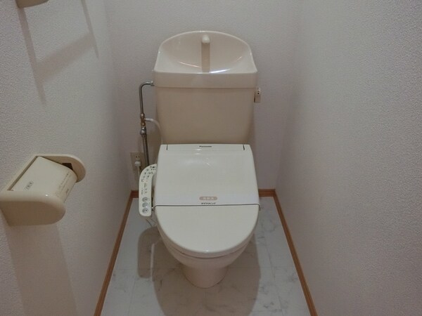 トイレ(※同建物の別室の写真です)