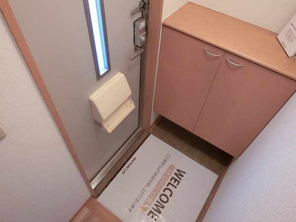 玄関(※同建物の別室の写真です)