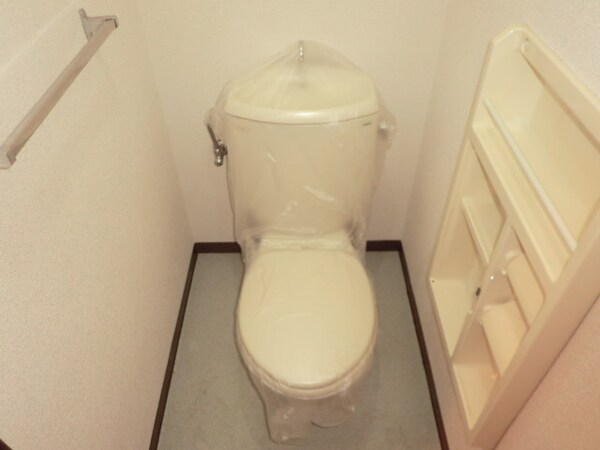 トイレ(※リフォーム前の写真です)