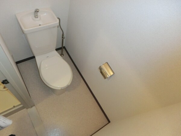 トイレ(※同建物の別室の写真です)