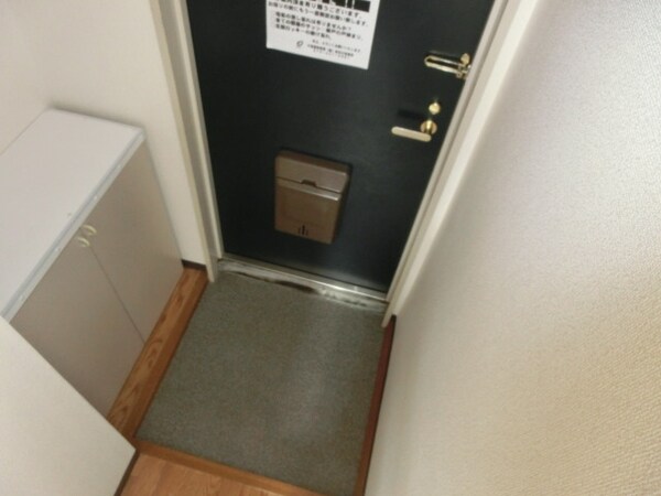 玄関(※同建物の別室の写真です)