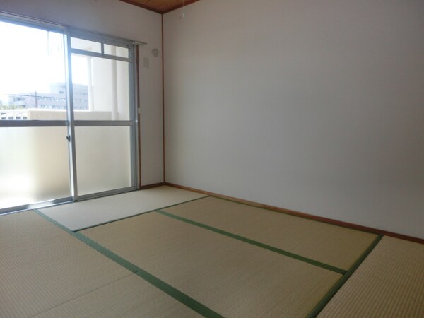 寝室(※リフォーム前の写真です)
