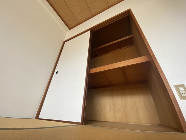 収納(※クリーニング前の写真になります)