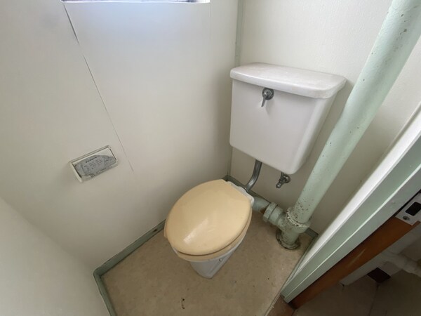 トイレ(※クリーニング前の写真になります)