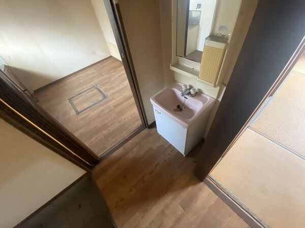 洗面所(※クリーニング前の写真になります)