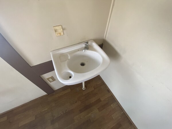 洗面所(※クリーニング前の写真になります)