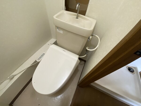 トイレ(※クリーニング前の写真になります)
