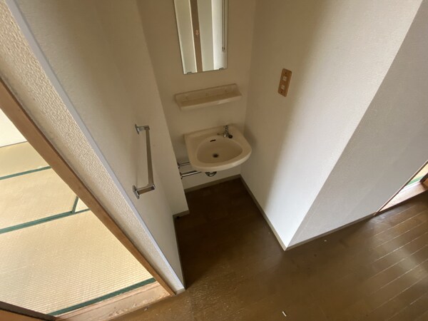 洗面所(※クリーニング前の写真になります)