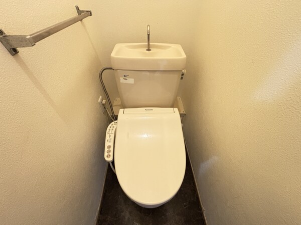 トイレ(※クリーニング前の写真になります)