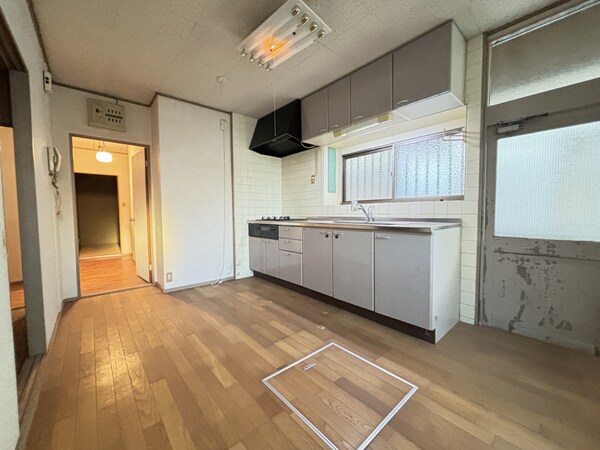 ダイニング(※クリーニング前の写真になります)